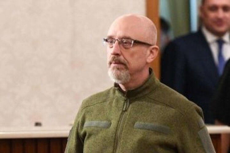 «Україна проходить через критичну фазу війни, бракує важкої зброї», – Резніков