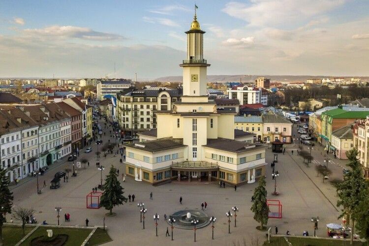 Івано-Франківськ першим в Україні перейменував вулицю на честь Ірини Фаріон