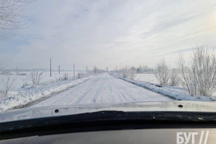 Голова громади на Волині підмінив водія на снігоочисній техніці (Відео)