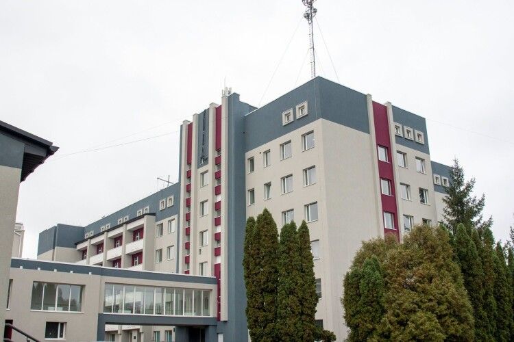 Поки російські «брати» вбивають волинян, європейські – допомагають облаштовувати лікарні (Фото)