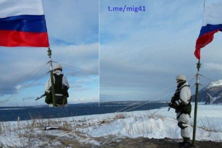 Росіяни поставили свій прапор над спірними Курилами