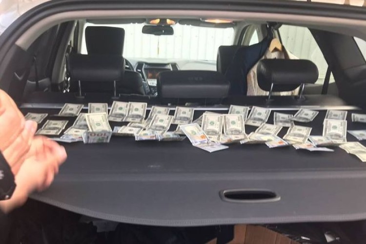 У Луцьку взяли чиновника на хабарі