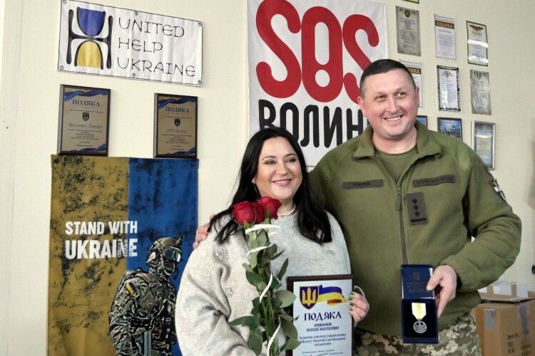 Волинським волонтерам передали нагороди від самого Залужного (Фото)