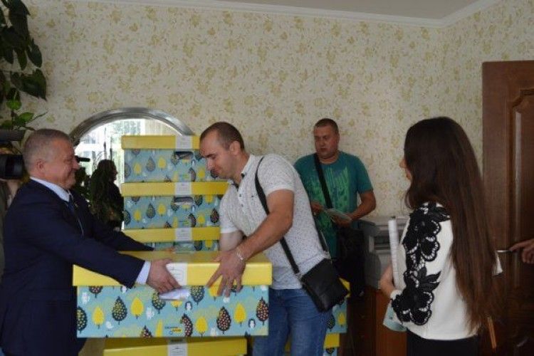У Ковелі вручили «Пакунки малюка» сім'ям, які поповнилися новонародженими у вересні