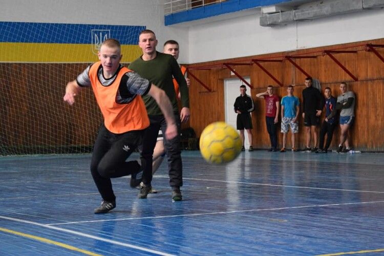 Визначили кращу команду з міні-футболу серед луцьких гвардійців