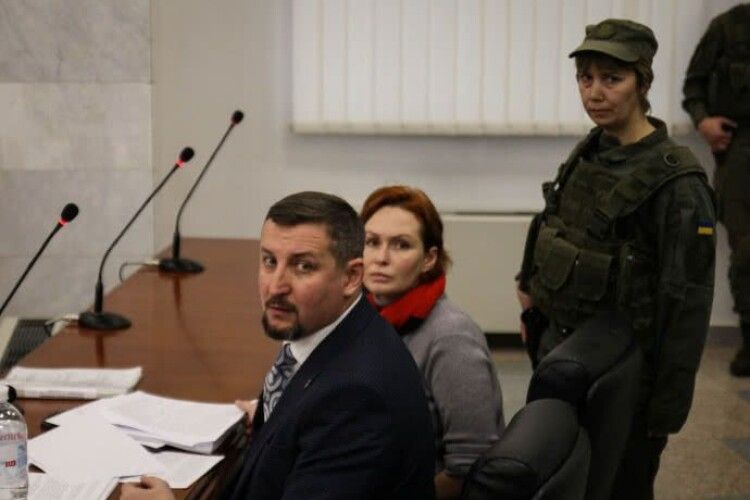 Лікарку Юлію Кузьменко суд залишив під арештом, попри те, що на поруки її зголошувалися взяти відразу 56 осіб