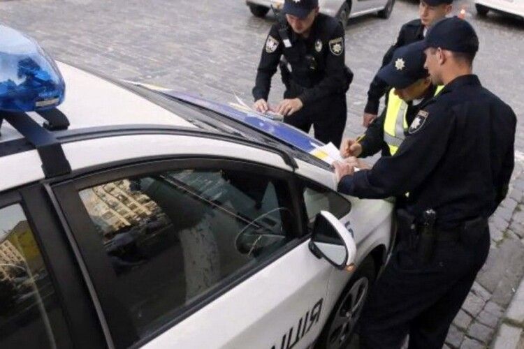 В Україні водіїв почали штрафувати за «старі» посвідчення