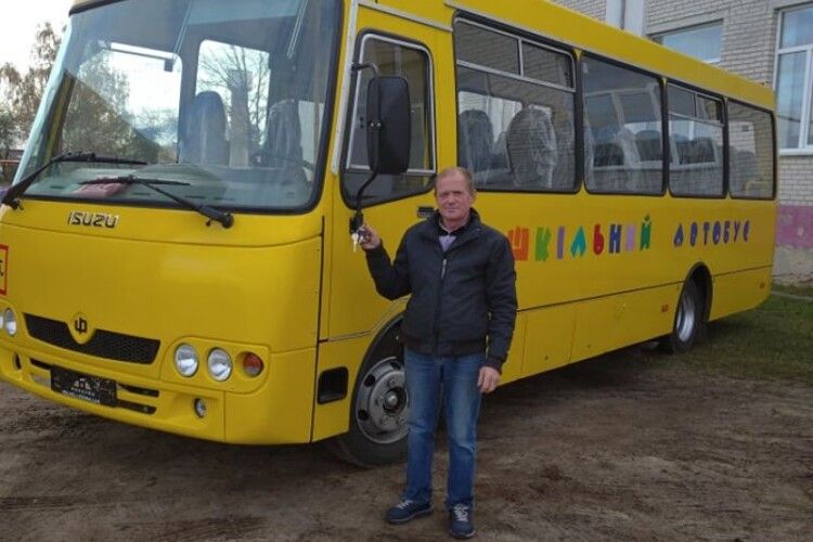 Волинська громада отримала автобус для дітей з особливими освітніми потребами