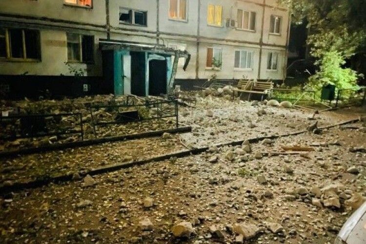 У Харкові вночі російські ракети поцілили в житлові багатоповерхівки (Фото)