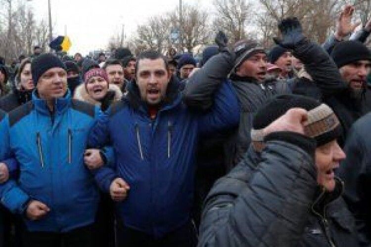 «Для кого ми захищаємо Україну?» – військовий капелан прилюдно обурився щодо протестів у Нових Санжарах