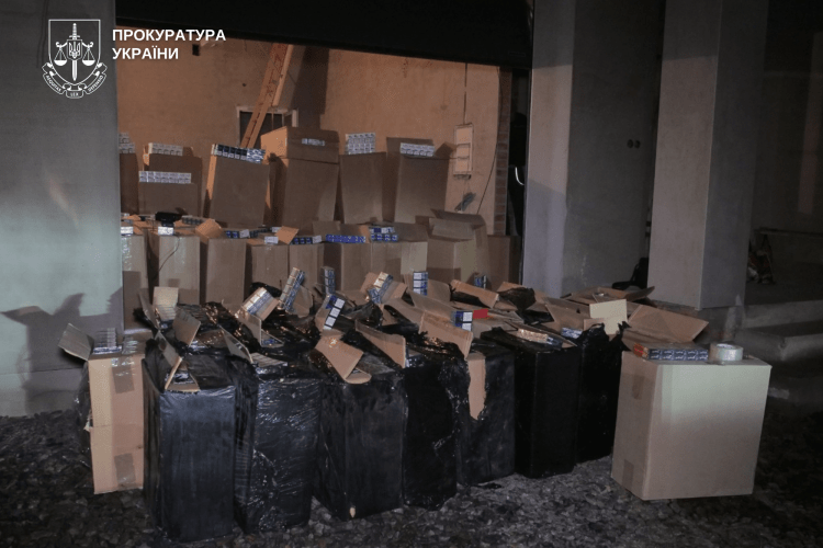 На Волині судитимуть ділків, у яких вилучили 45 тисяч пачок контрафакту