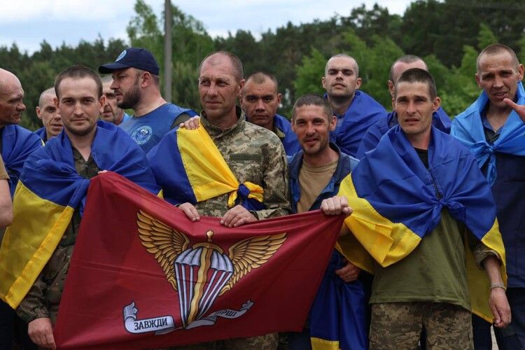 Наймолодшому – 25 років, найстаршому – 61 рік: 307 оборонців знову на рідній землі