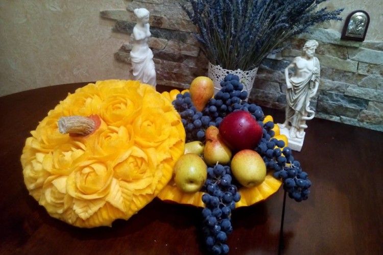 Мистецтво художньої різби по фруктах