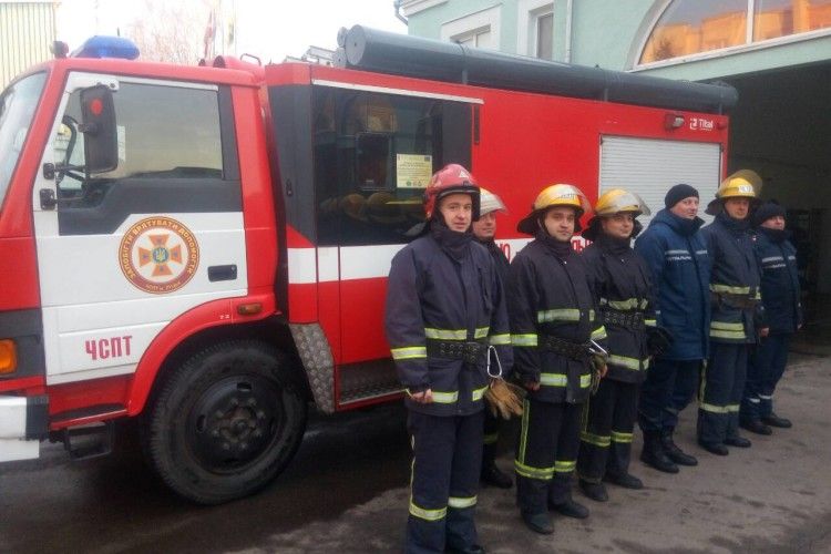 Волинські вогнеборці врятували на пожежі трьох людей