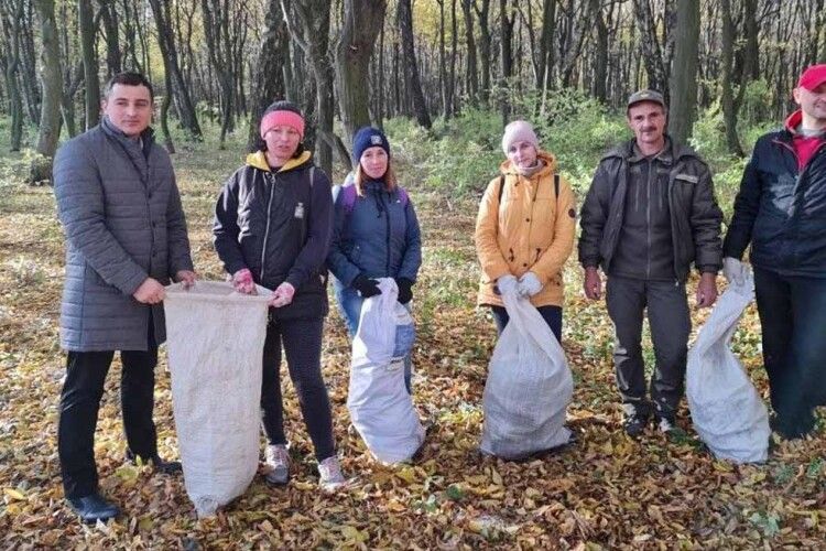 Жителі громади на Волині і ліс прибрали, і паливо заготували