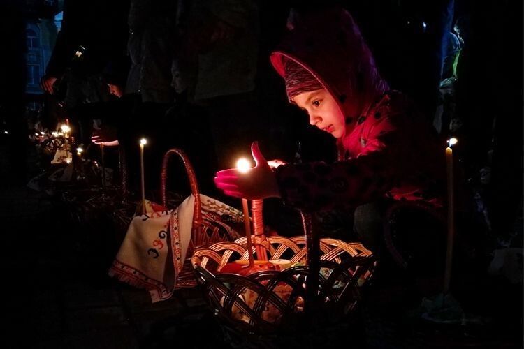Святкова ніч над Україною розквітла мільйонами вогників (Фоторепортаж)