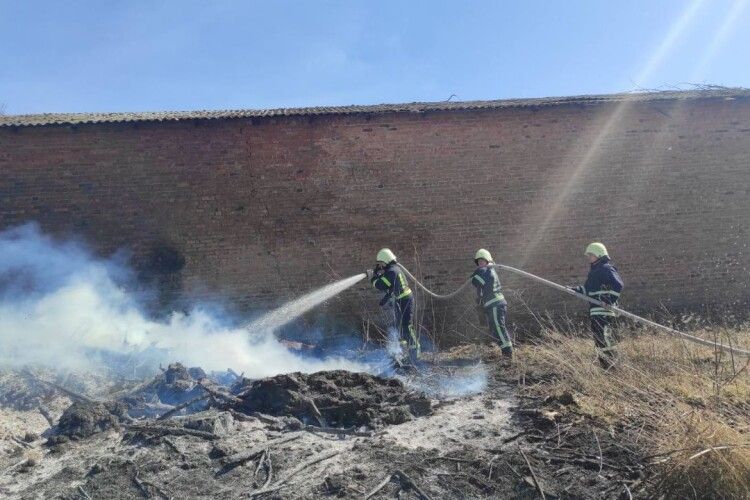 На Горохівщині рятувальники із трьох населених пунктів виїжджали на пожежу (Фото, відео)