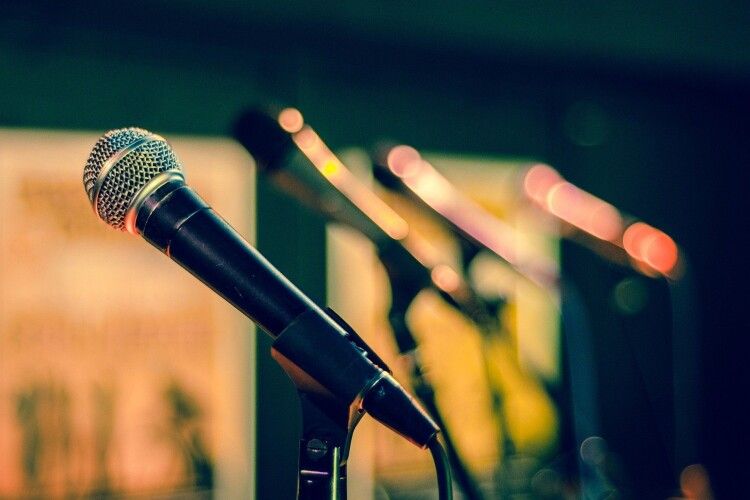 «Не зможе виступати»: лікар передрік відомій співачці інвалідність (Фото)
