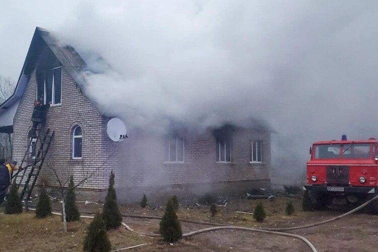 У віддалені Самари на волинському Поліссі мчали аж чотири бригади рятувальників