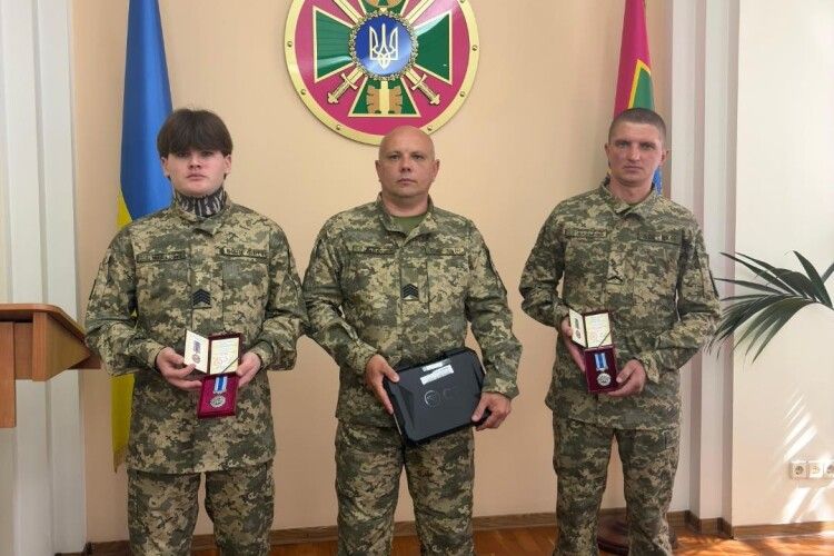 Троє волинських прикордонників отримали державні нагороди