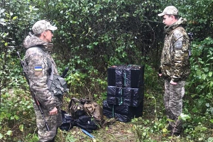 За прикордонниками Луцького загону контрабандист стежив за допомогою тепловізора