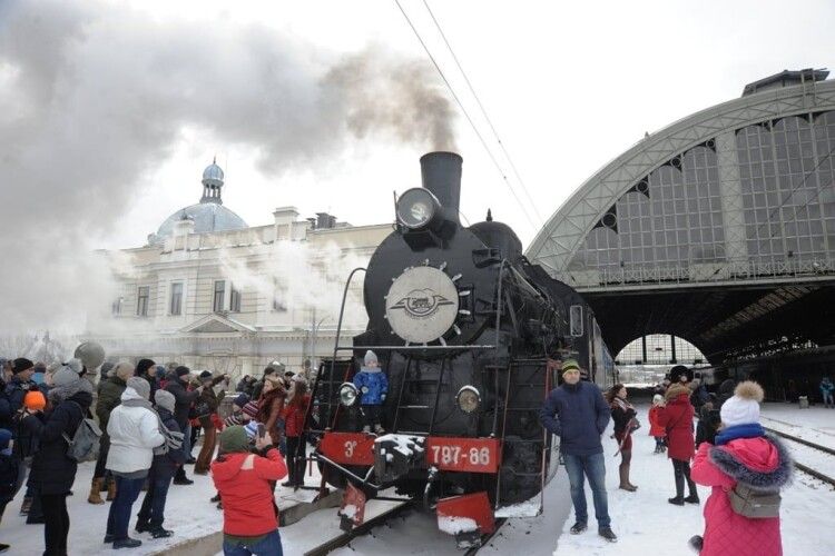Львівська залізниця запрошує у подорож «Святковим паровозом»
