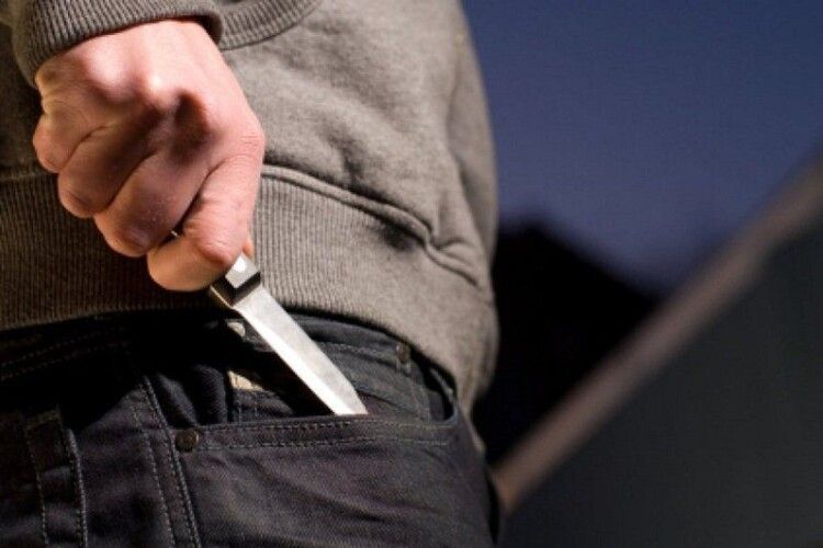 У Луцьку шукають свідків нічного нападу на молодих чоловіків