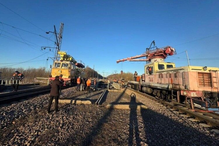 На Рівненщині через влучання ворожих дронів також ремонтували колію