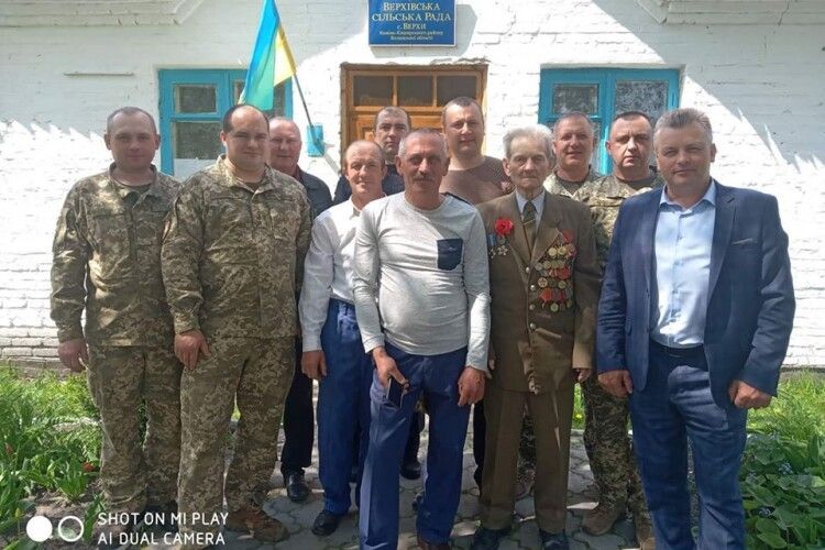 Сучасні українські захисники привітали єдиного в ОТГ ветерана Другої світової війни