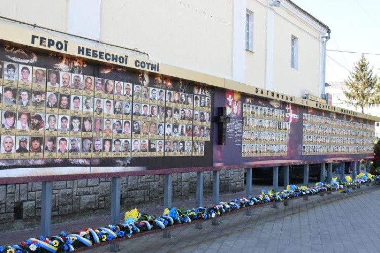Лучани у День Конституції України вшанували Героїв, що загинули за державу (Фото)