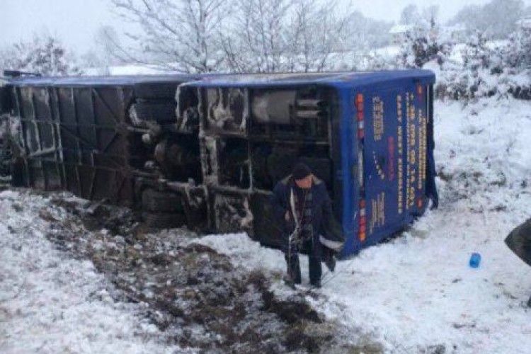 У Львівській області перекинувся рейсовий автобус