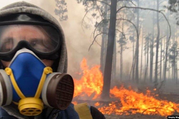 «Це дуже страшно насправді»: волонтер про пожежі у Зоні відчуження та на Житомирщині