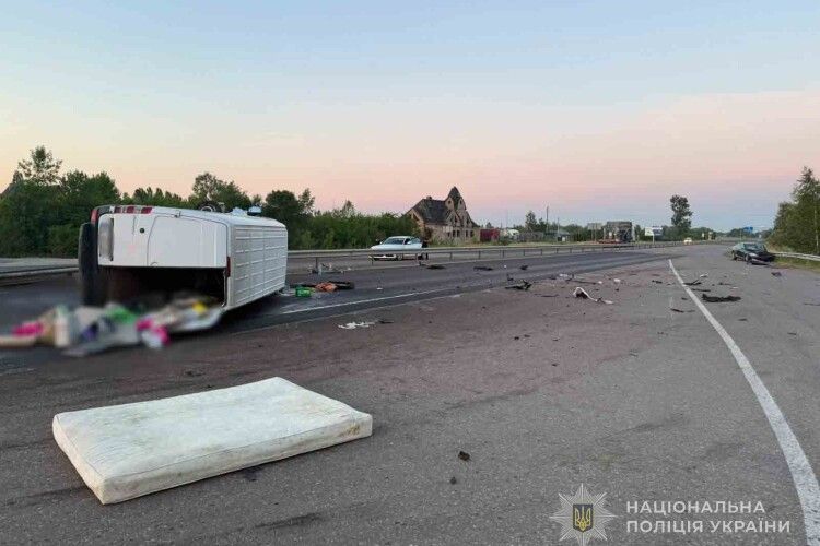 Фатальний розворот: на Волині вщент розбилися дві автівки