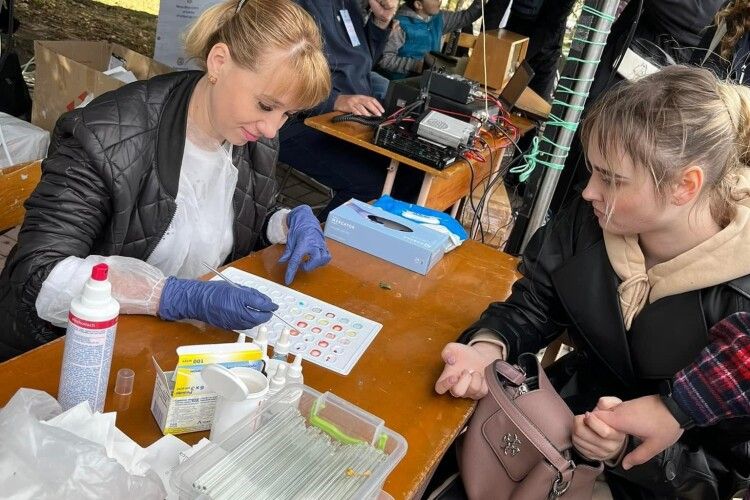 У Рівному охочі могли дізнатися свою групу крові
