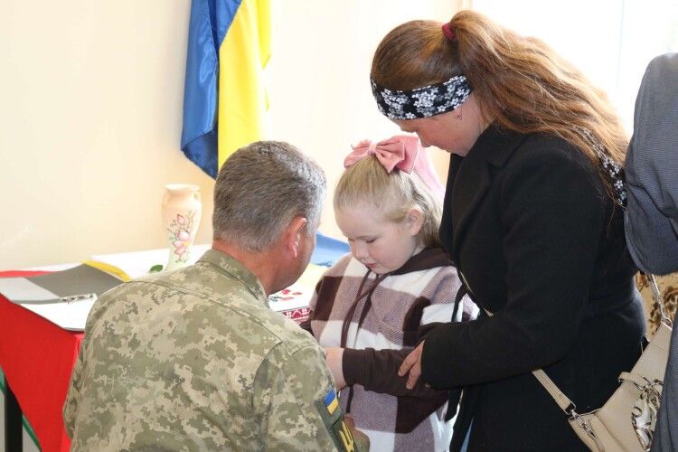 Донька полеглого Захисника з Волині отримала його державну нагороду