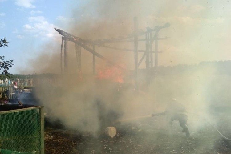 У селі на Рівненщині згоріла повітка