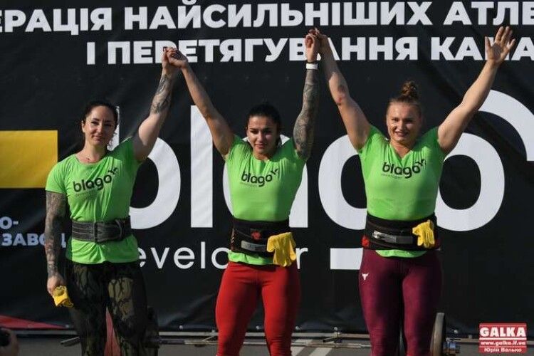 Три українки протягнули п'ять бетонозмішувачів і встановили рекорд (Фото)