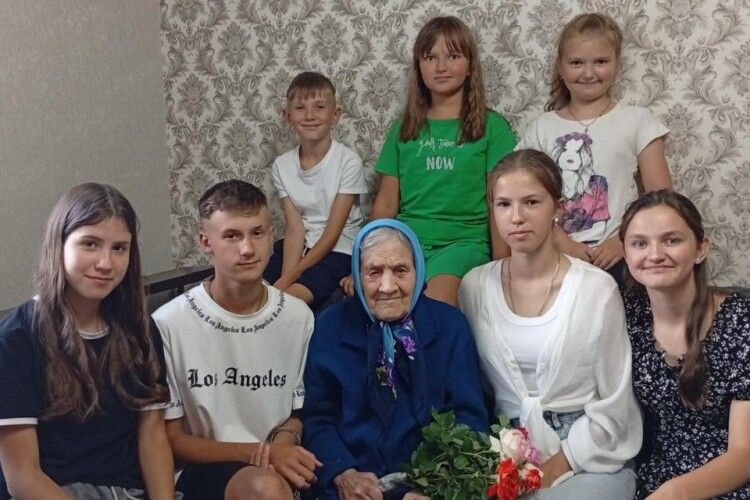 90 років мудрості – на Волині вшанували поважну ювілярку