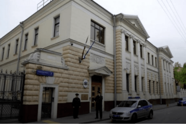 В Москві закидали димовими шашками посольство Латвії 