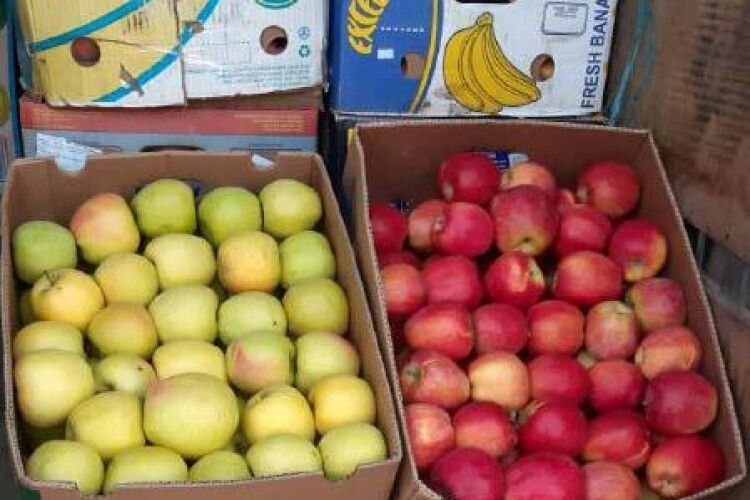 «Щоб знав, як яблуками під час карантину торгувати!»: у Рівному дядька оштрафували на 17 тисяч гривень (фото)
