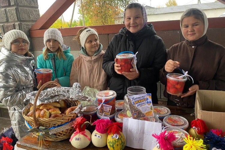 На Волині благодійний ярмарок у ліцеї зібрав 51 тисячу гривень (Фото)
