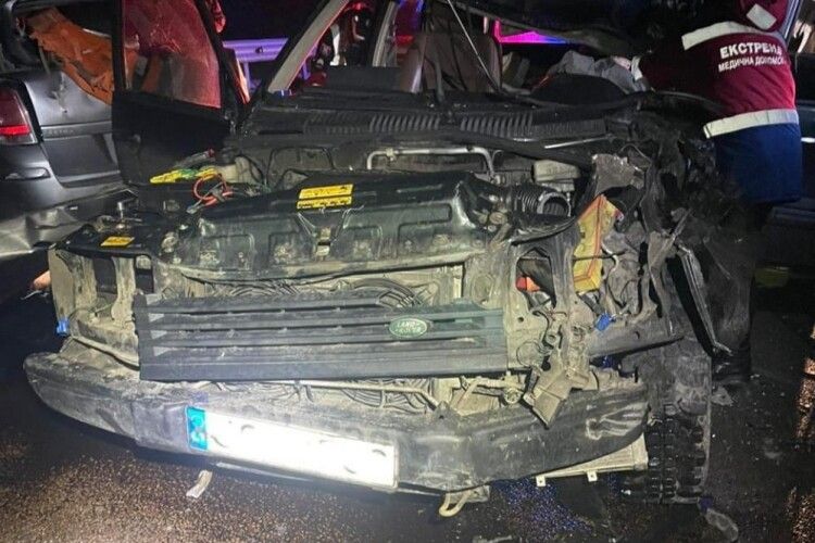 Розтрощені автівки та один загиблий: на Рівненщині сталася моторошна ДТП (Фото)
