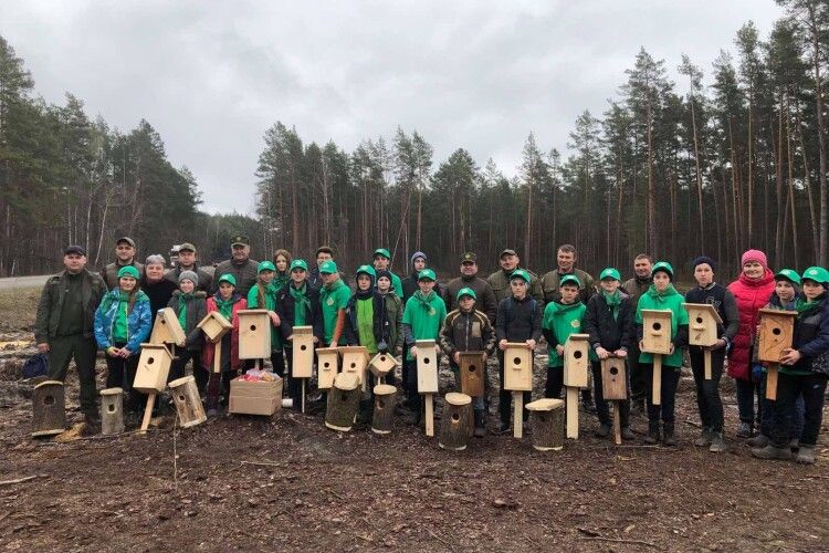 Як діти у Костянтинівці чекають шпаків