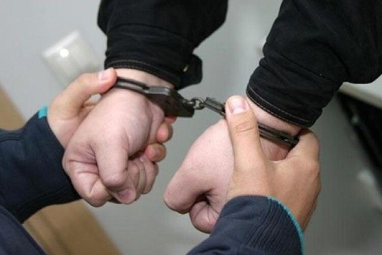 Схопили підозрюваного у побитті жінки, яку знайшли у Луцьку непритомною