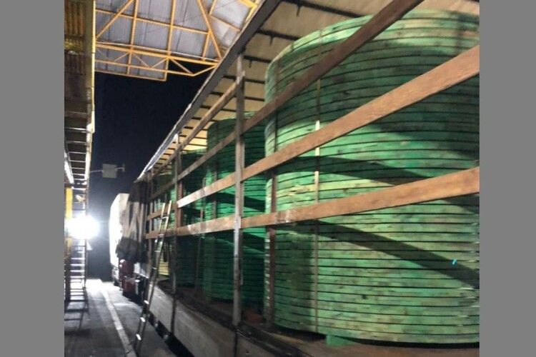 У «Ягодині» затримали велику партію сигарет в дерев’яних конструкціях (Відео)