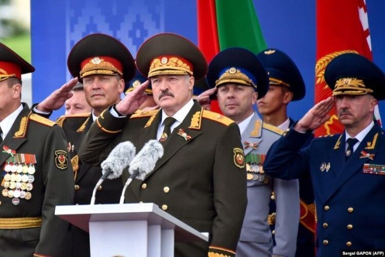 Назвали кількість військ, які росія відправляє до білорусі 