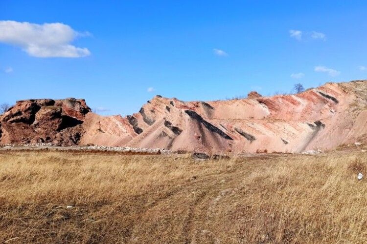 На Волині судили капелана, який тренувався стріляти на териконі шахти