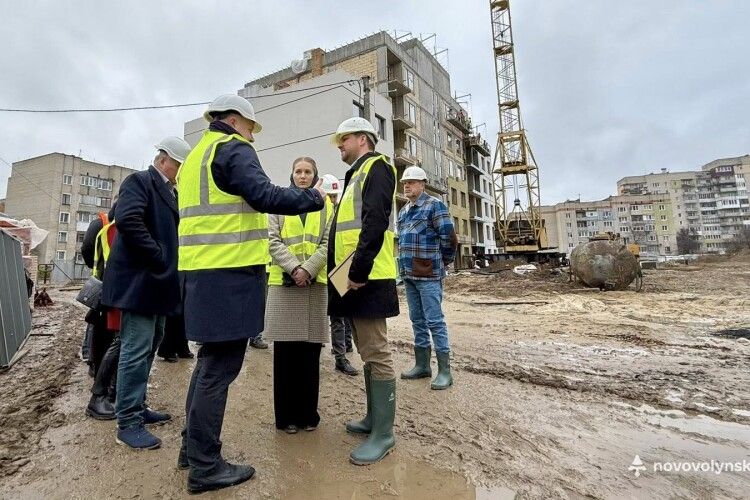 У Нововолинську триває зведення соціального житла для ВПО
