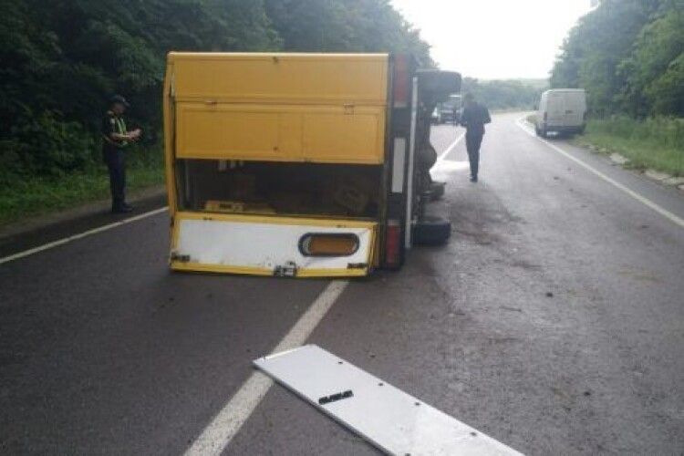 На Рівненщині під час ДТП загинув водій вантажівки (Фото)