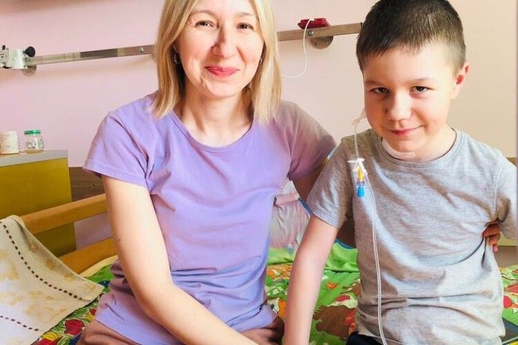У Львові лікарі під час повітряної тривоги видалили пухлину 7-річному хлопчику